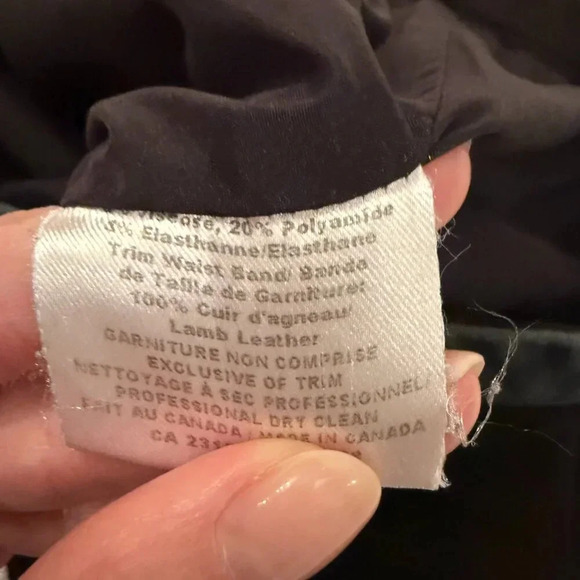 Black Pencil Skirt with Black Leather Waist Band, Judith and Charles, US 2 - Picture 6 of 6